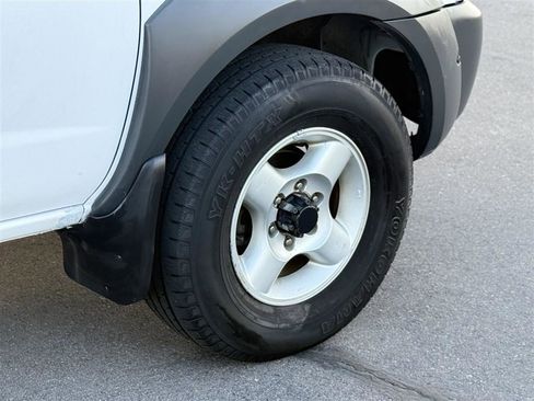 Used 2002 Nissan Frontier XE image 10