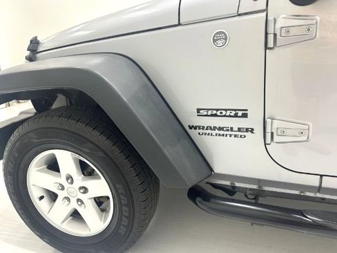 Used 2015 Jeep Wrangler Unlimited Sport w/ Quick Order Package 24S AWD/4WD image 9