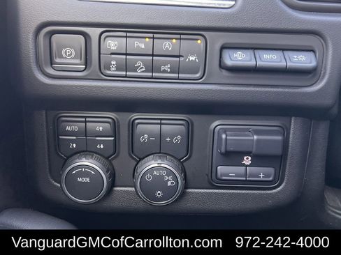 Used 2023 Chevrolet Suburban Premier w/ Advanced Technology Package image 22