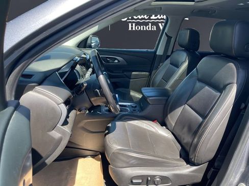 Used 2021 Chevrolet Traverse Premier FWD image 9