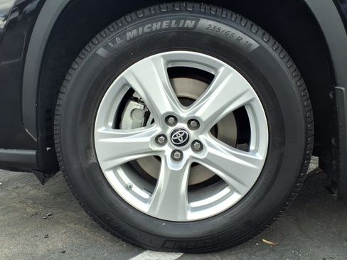 Used 2022 Toyota Highlander LE image 13