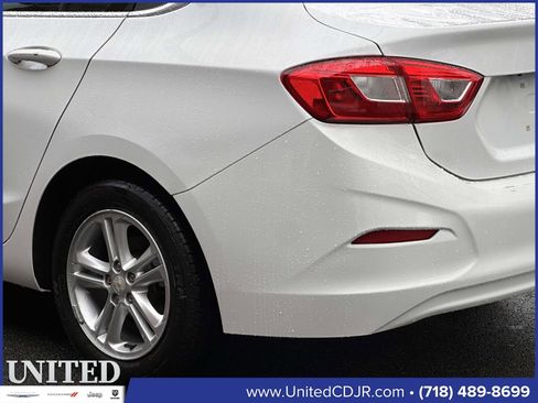 Used 2017 Chevrolet Cruze LT w/ Convenience Package image 8
