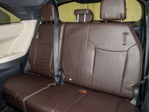 Used 2022 Toyota Sienna Platinum image 12