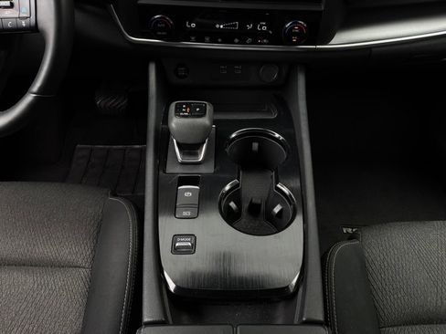 Used 2025 Nissan Rogue SV FWD image 15