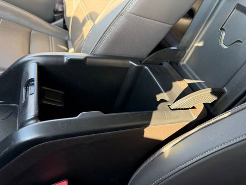 Used 2022 GMC Canyon Denali image 32