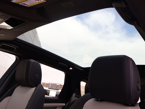 Certified 2025 Land Rover Discovery Sport Dynamic SE AWD/4WD image 23