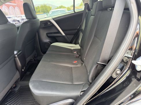 Used 2017 Toyota RAV4 LE w/ Carpet Mat Package AWD/4WD image 17