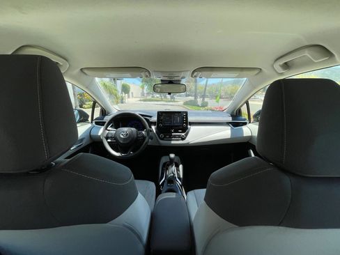 Used 2021 Toyota Corolla LE FWD image 12