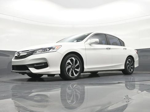 Used 2017 Honda Accord EX image 24