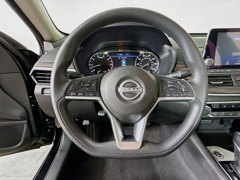 Used 2024 Nissan Altima 2.5 SV FWD image 11