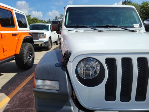 Used 2021 Jeep Wrangler Sport AWD/4WD image 6