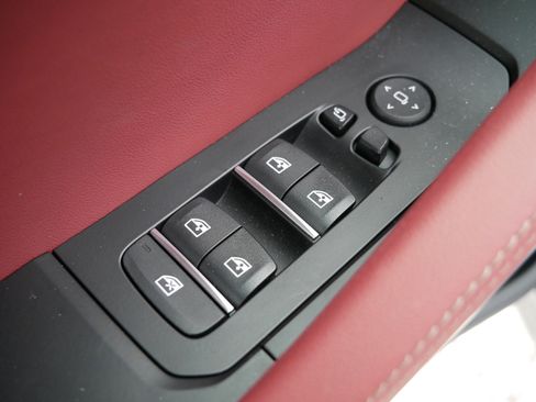 Used 2025 BMW X6 M60i w/ Dynamic Handling Package image 21