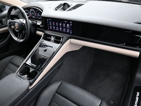 Certified 2025 Porsche Panamera RWD image 29