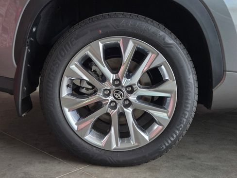 Certified 2026 Toyota Highlander Limited AWD/4WD image 5