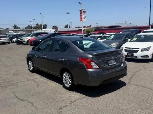 Used 2017 Nissan Versa SV w/ SV Special Edition Package FWD image 5
