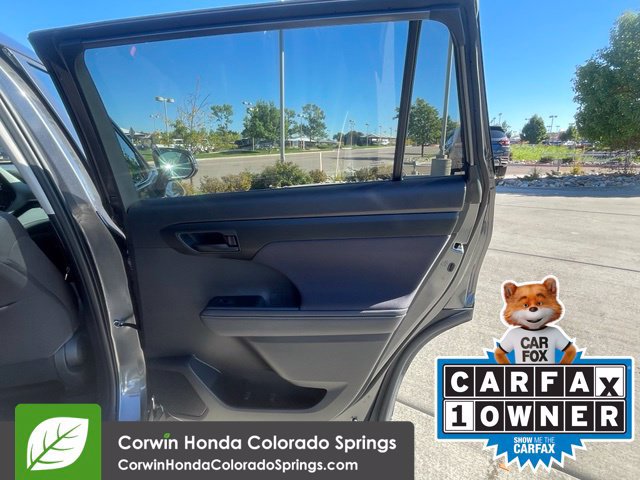 Used 2023 Toyota Highlander LE FWD image 29