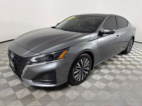 Used 2023 Nissan Altima 2.5 SV w/ SV Premium Package image 9