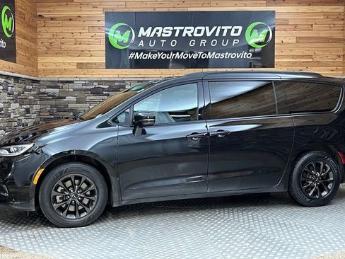 Used 2022 Chrysler Pacifica Touring-L w/ S Appearance Package AWD/4WD image 9