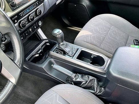 Used 2017 Toyota Tacoma TRD Sport image 15