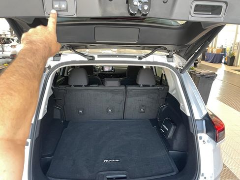 Used 2025 Nissan Rogue SV AWD/4WD image 21