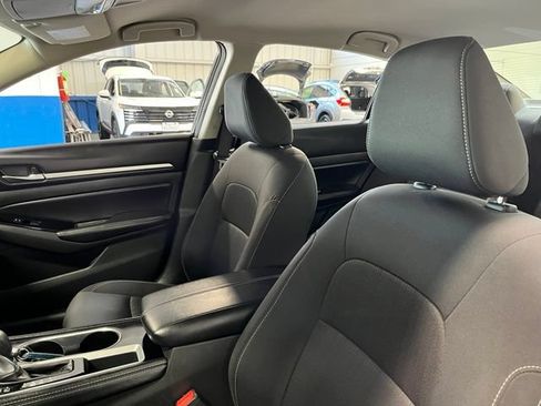 Used 2023 Nissan Altima 2.5 SV FWD image 23
