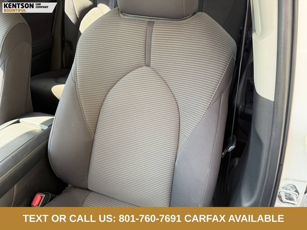 Used 2025 Toyota Highlander LE AWD/4WD image 28