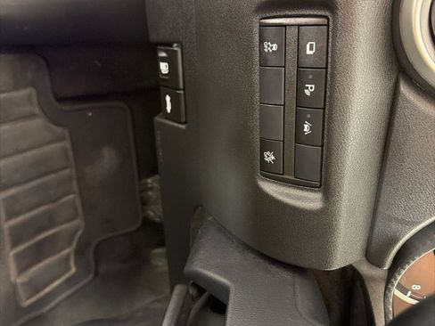 Used 2023 Nissan Versa S FWD image 14