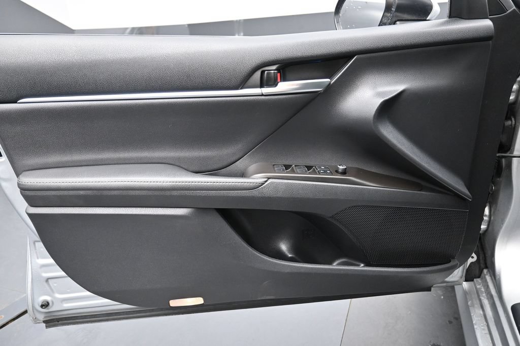 Used 2021 Toyota Camry XLE FWD image 23