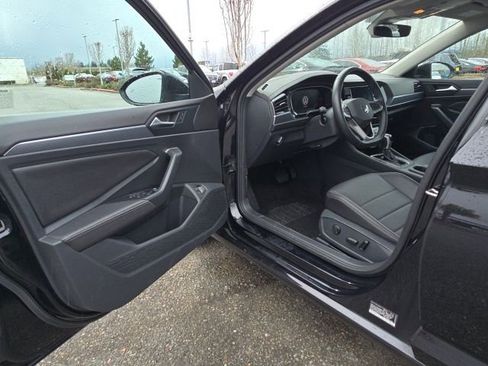 Used 2024 Volkswagen Jetta SE image 15