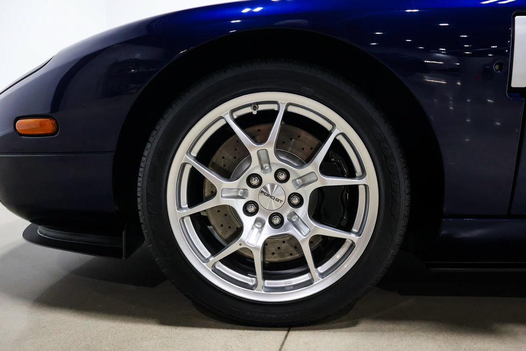 Used 2005 Ford GT RWD image 76