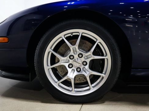 Used 2005 Ford GT RWD image 76