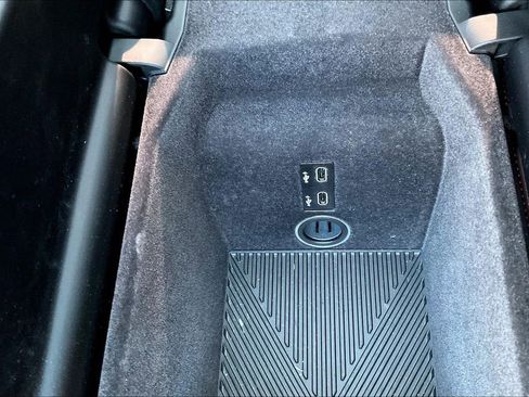 Used 2023 BMW 760i xDrive w/ Executive Package image 16