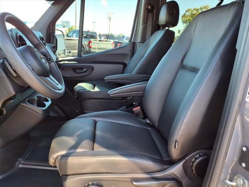 Used 2024 Mercedes-Benz Sprinter 2500 image 10