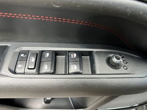 Used 2023 Jeep Compass Trailhawk w/ Trailhawk Convenience Group AWD/4WD image 13