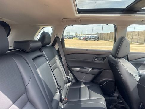 Certified 2023 Nissan Rogue SV w/ SV Premium B Package FWD image 30