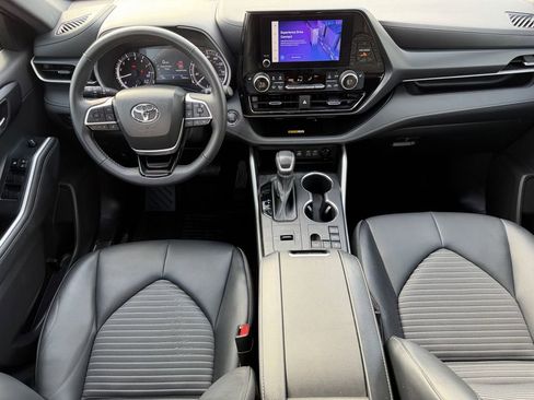 Used 2023 Toyota Highlander XSE image 13