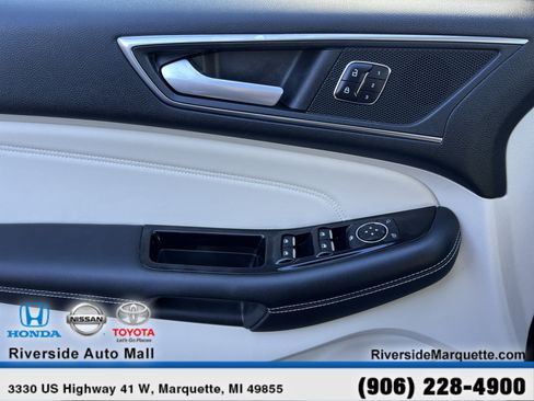 Used 2017 Ford Edge Titanium w/ Technology Package AWD/4WD image 24