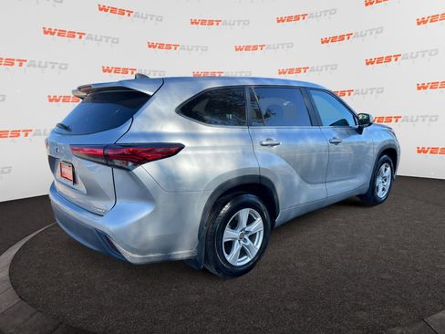 Used 2023 Toyota Highlander LE image 5