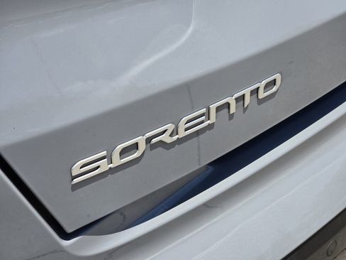 Used 2023 Kia Sorento EX w/ Panoramic Sunroof Package FWD image 16