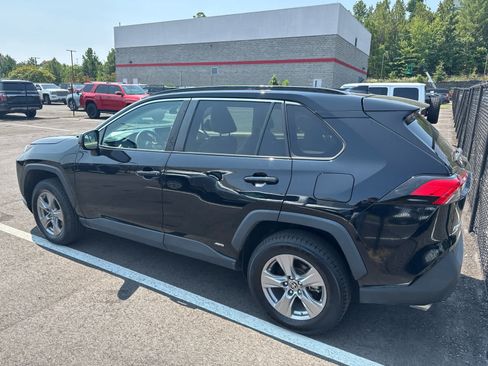 Used 2023 Toyota RAV4 LE AWD/4WD image 3