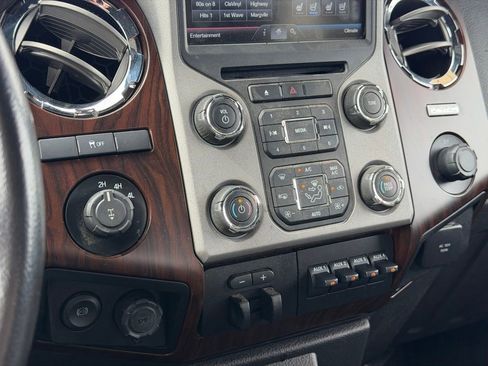 Used 2016 Ford F250 Lariat w/ Lariat Interior Package AWD/4WD image 25