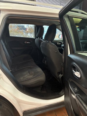Used 2015 Jeep Cherokee Latitude AWD/4WD image 31