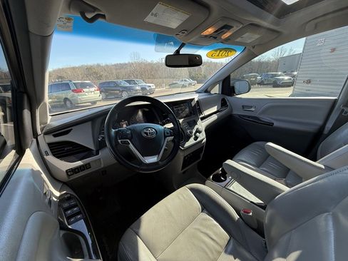 Used 2015 Toyota Sienna XLE image 16
