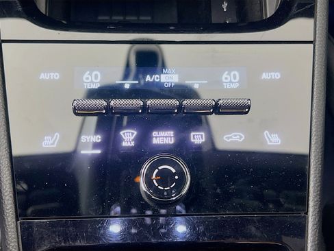 Used 2024 Porsche Cayenne image 16