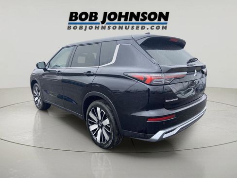 Used 2025 Mitsubishi Outlander SE image 15