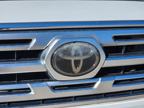 Used 2018 Toyota Tacoma Limited AWD/4WD image 12