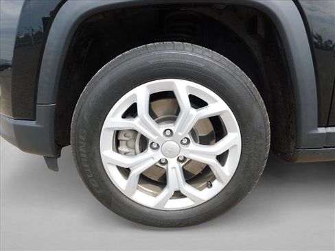 Used 2024 Jeep Compass Latitude AWD/4WD image 30