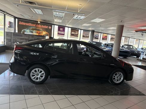 Used 2022 Toyota Prius LE image 6