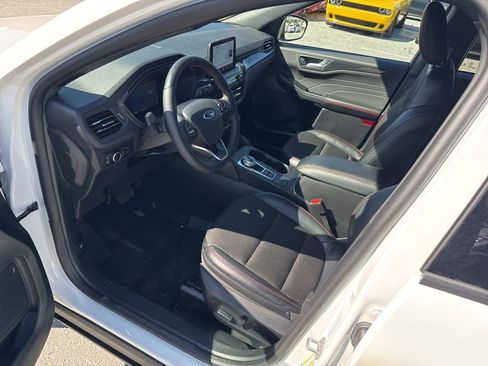 Used 2025 Ford Escape ST-Line w/ Equipment Group 301A image 9