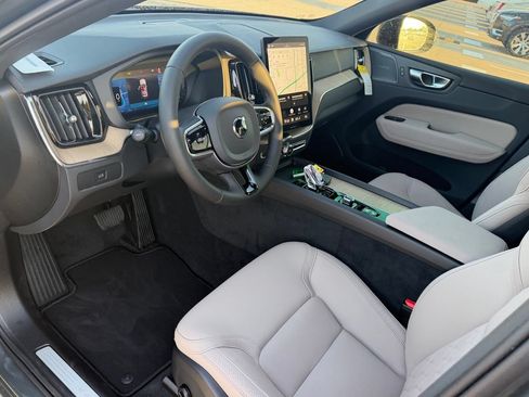 New 2027 Volvo XC60 B5 Plus AWD/4WD image 11